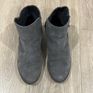Kensie Dark Green/Gray 1” Ankle Booties - size: 7